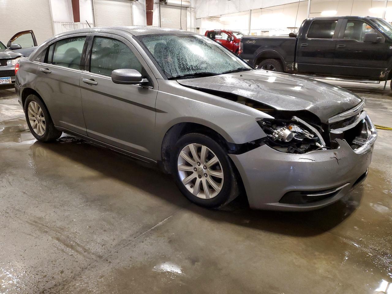 2013 Chrysler 200 Touring - Фото 4