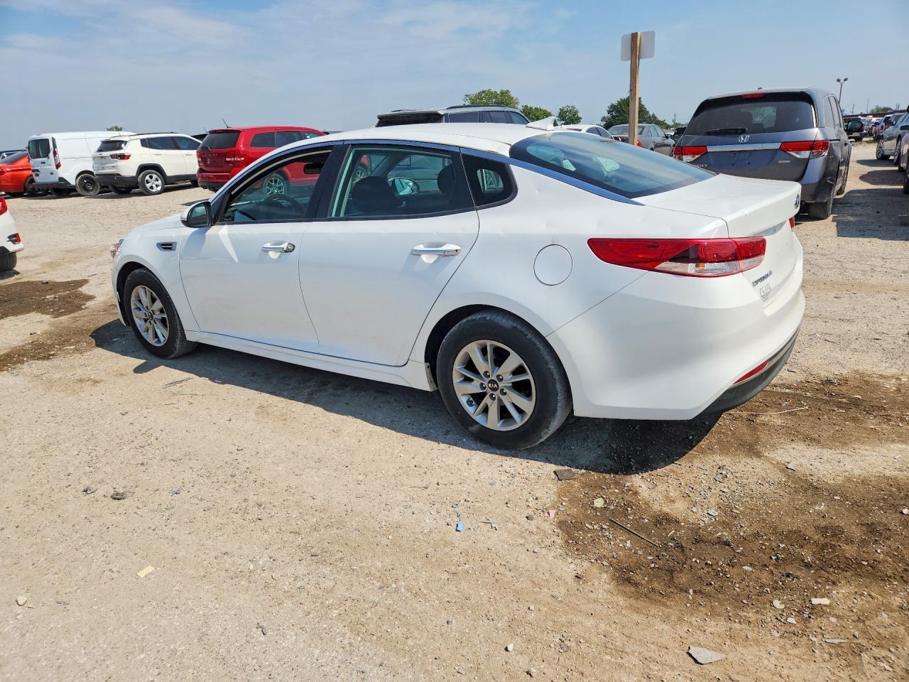 2017 Kia Optima Lx - Фото 2
