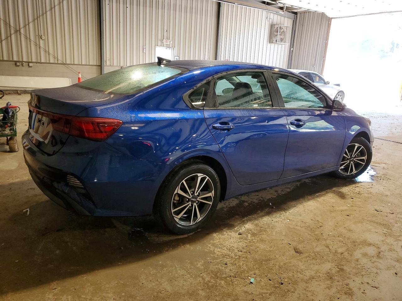 2024 Kia Forte Lxs - Image 3