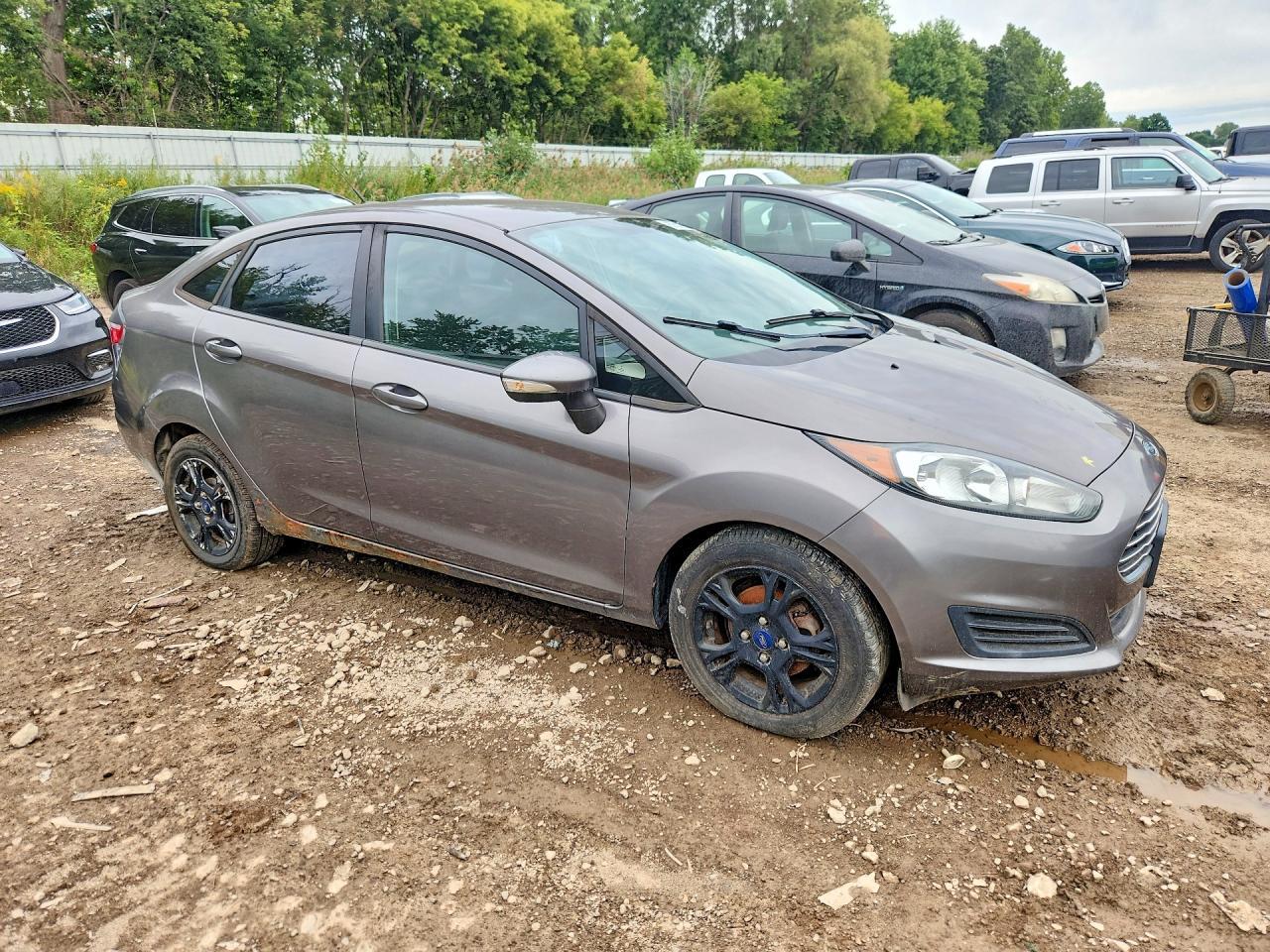 2014 Ford Fiesta Se - Фото 4