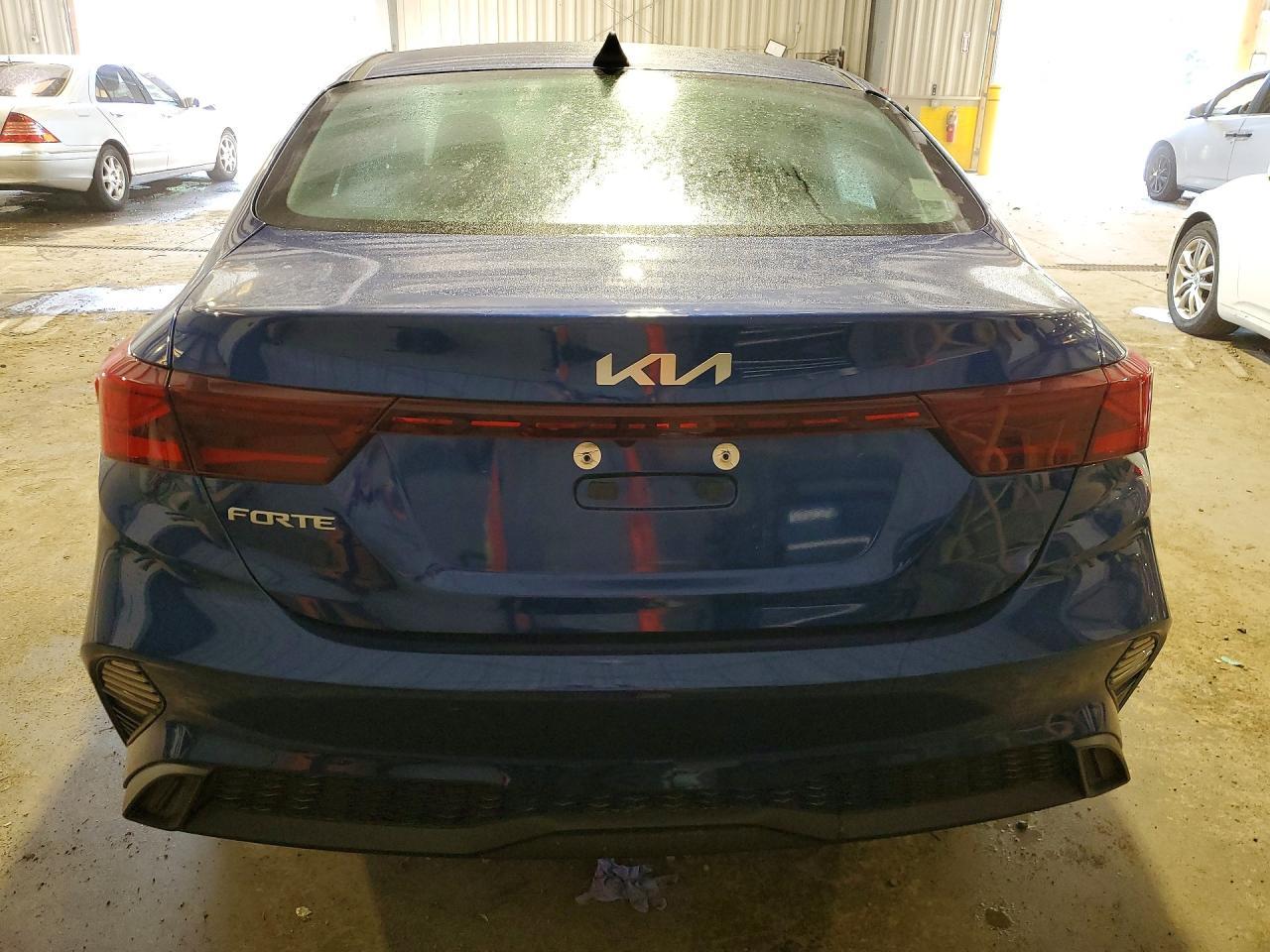 2024 Kia Forte Lxs - Image 6