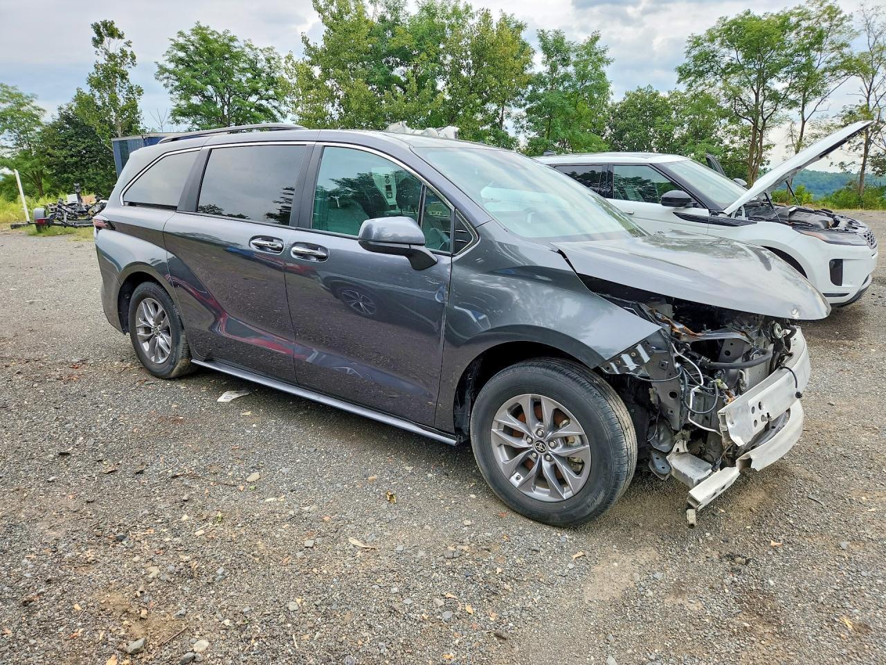 2025 Toyota Sienna Xle 8-Passenger - Фото 4