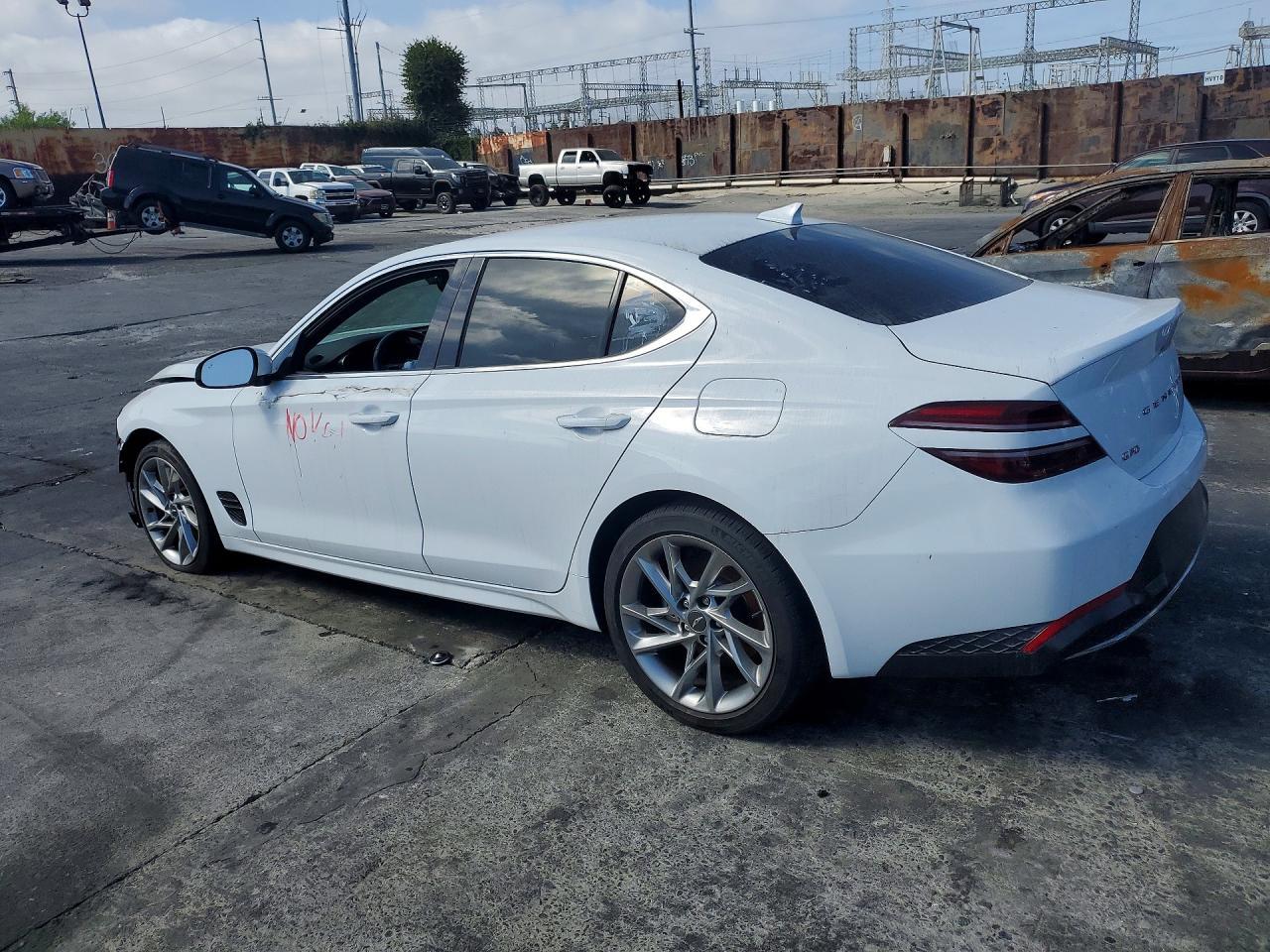 2022 Genesis G70 2.0T - Фото 2