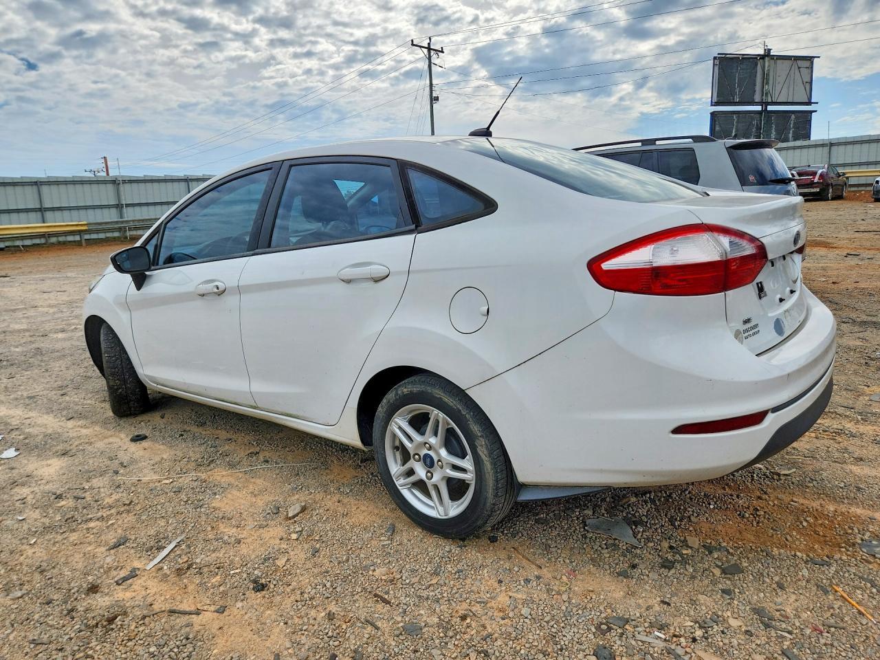 2019 Ford Fiesta Se - Фото 2