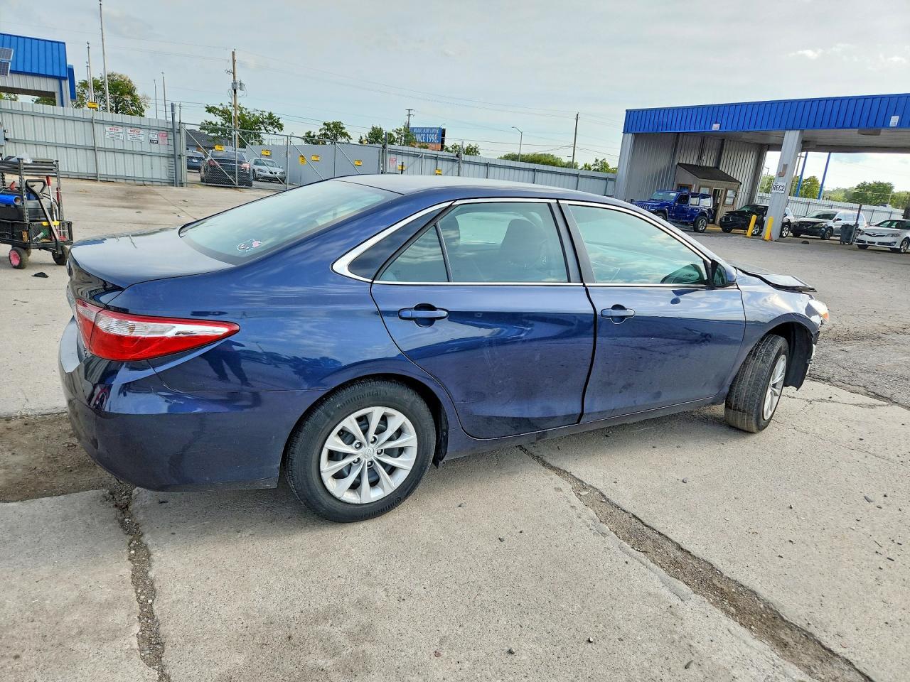 2015 Toyota Camry Le - Фото 3