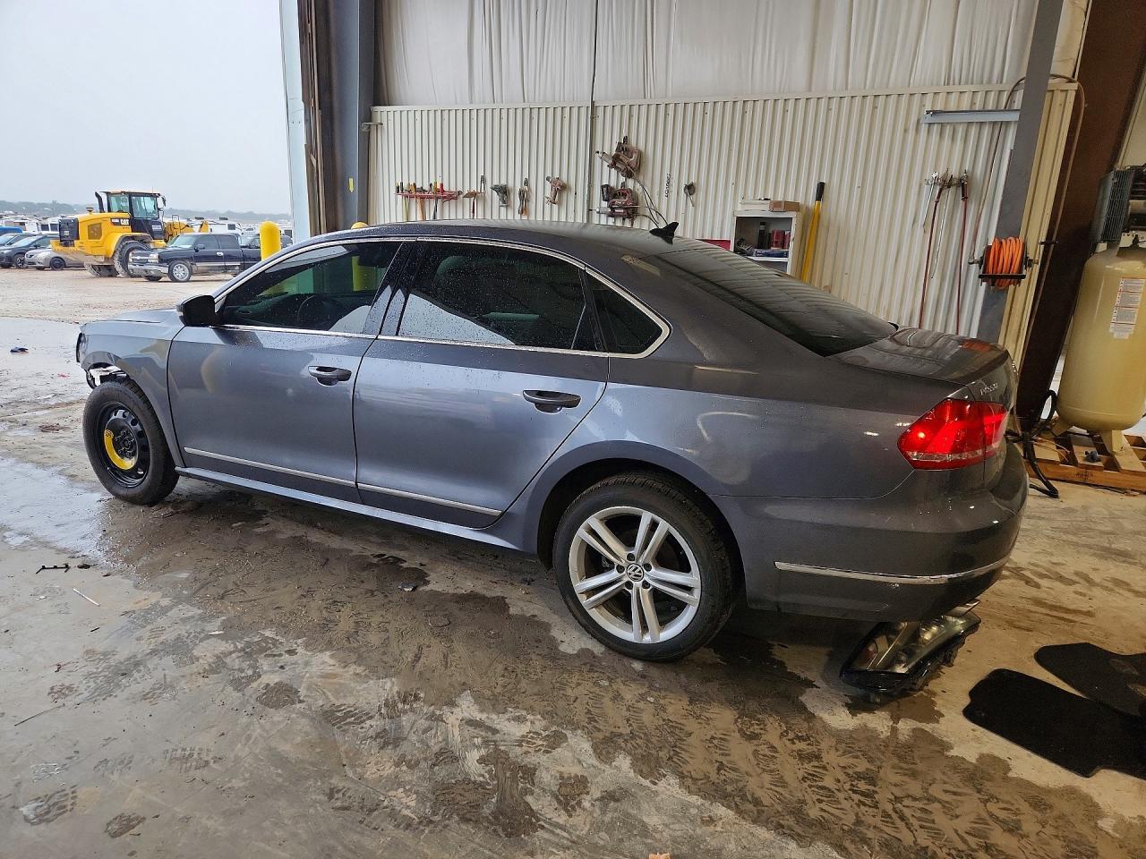 2015 Volkswagen Passat Sel - Фото 2