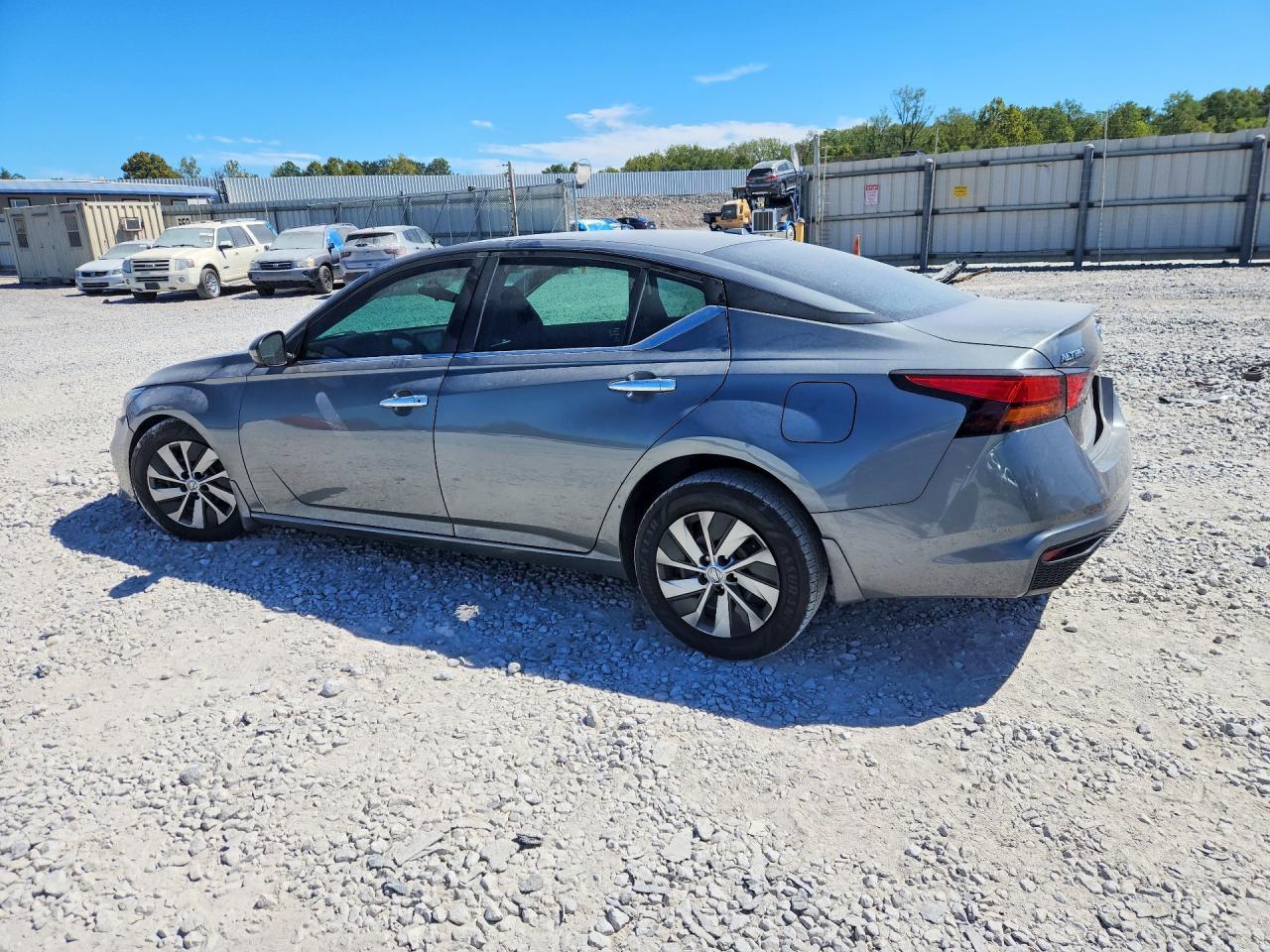 2020 Nissan Altima S - Фото 2