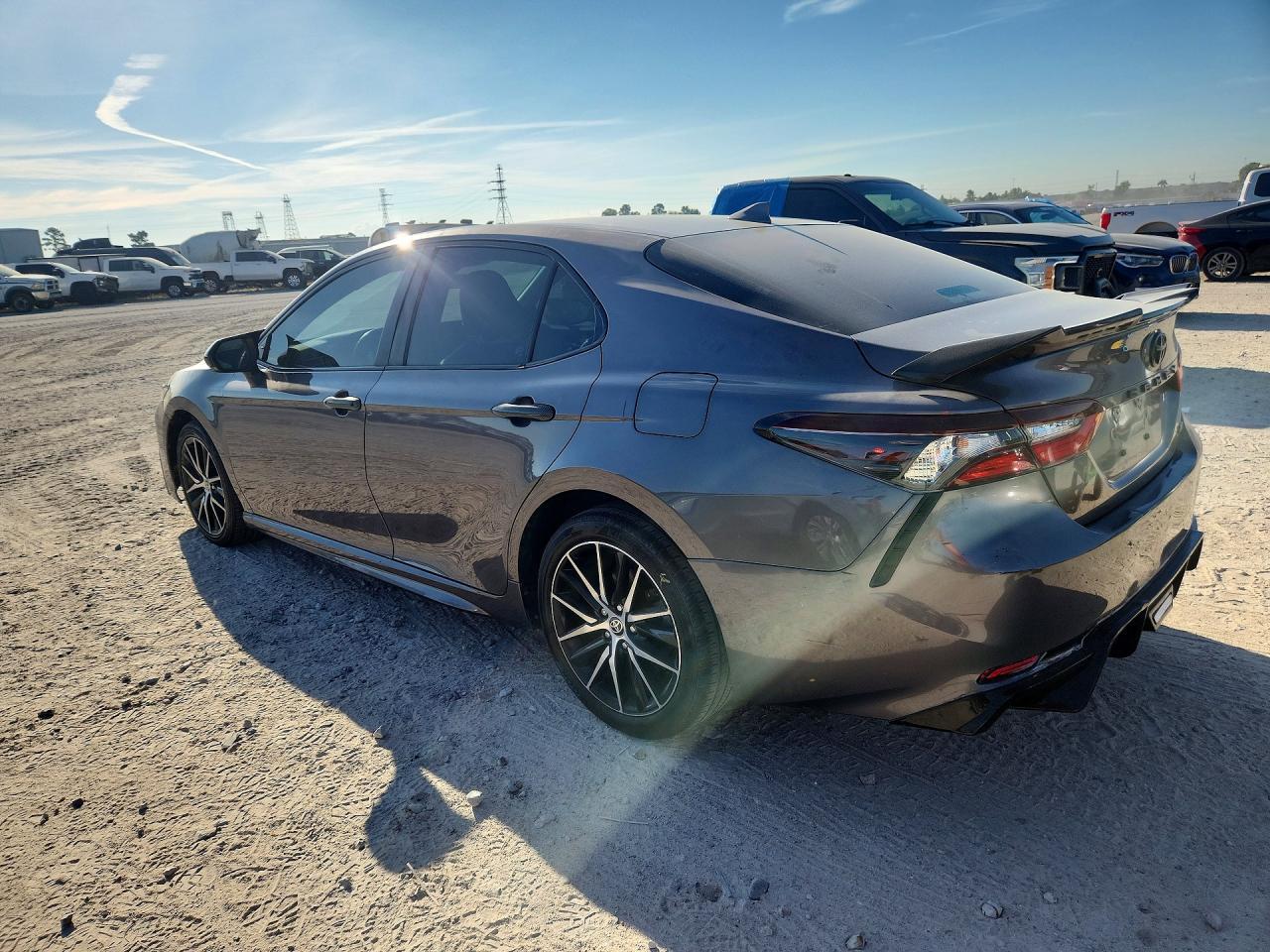 2023 Toyota Camry Se - Фото 2