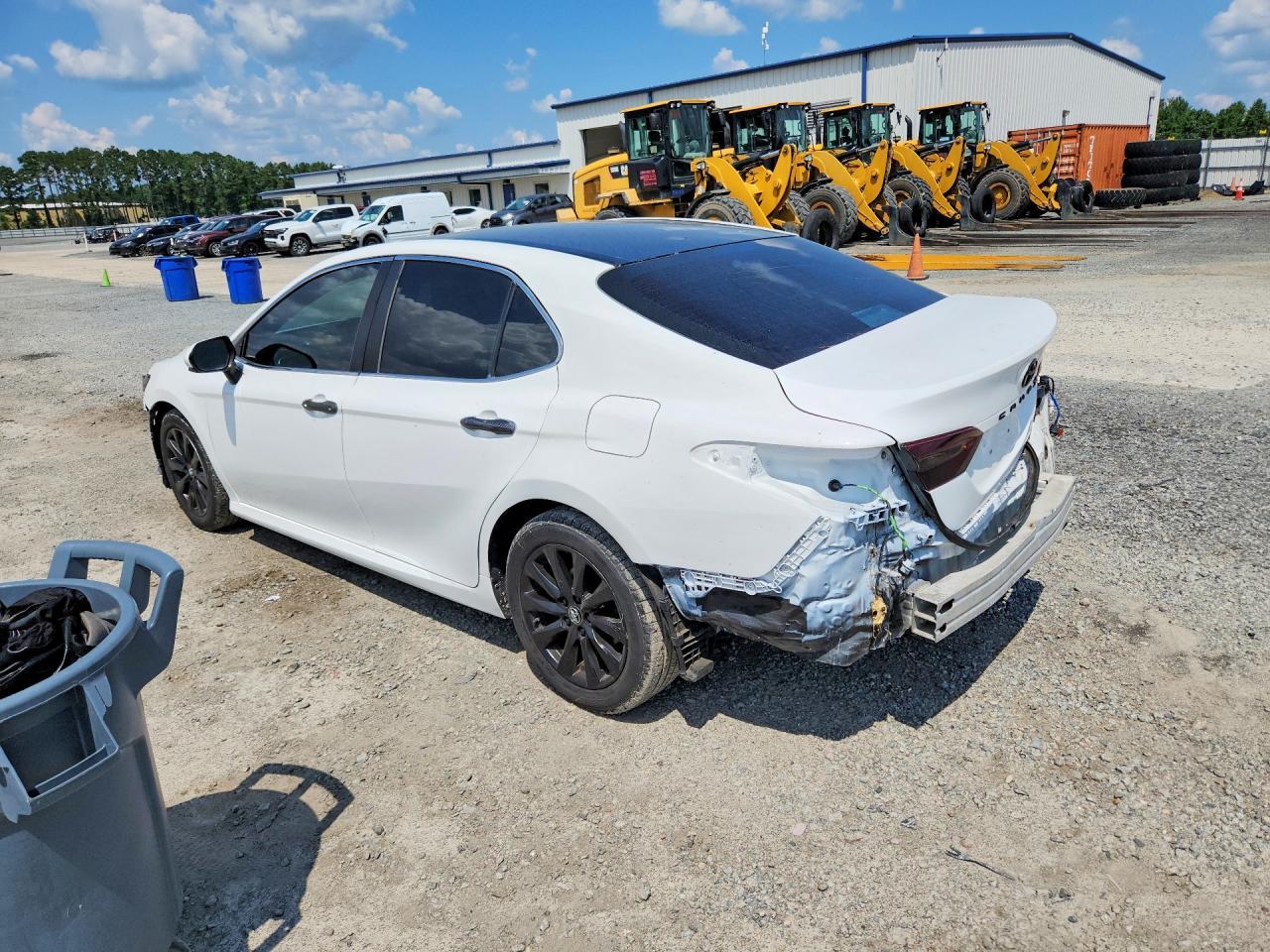 2018 Toyota Camry Le - Image 2