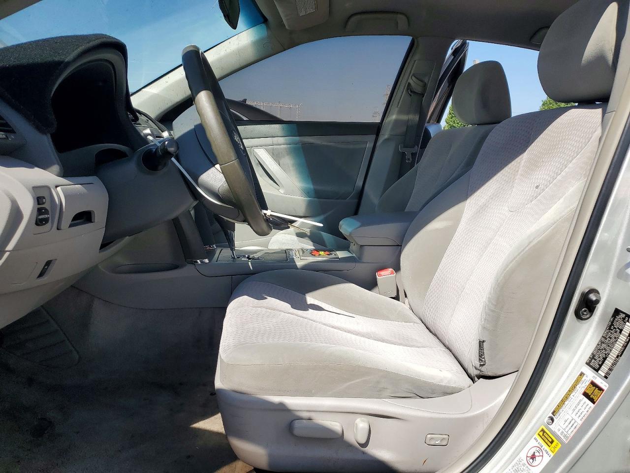 2010 Toyota Camry Le - Фото 7