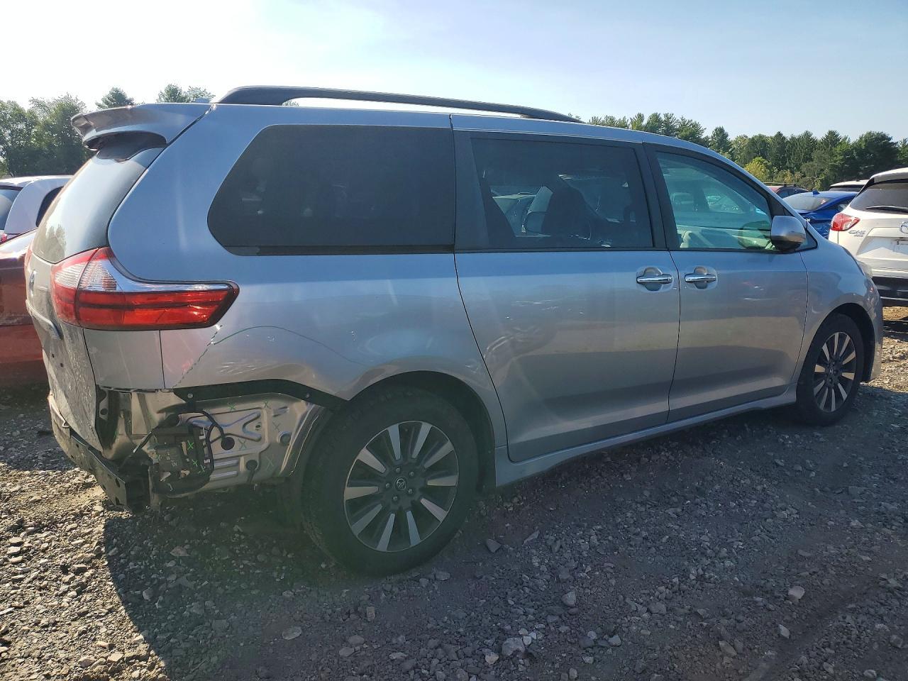 2018 Toyt Sienna Xle - Фото 3