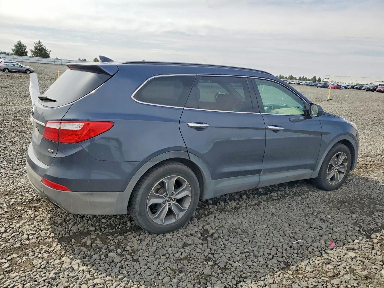 2016 Hyundai Santa Fe Se - Image 3