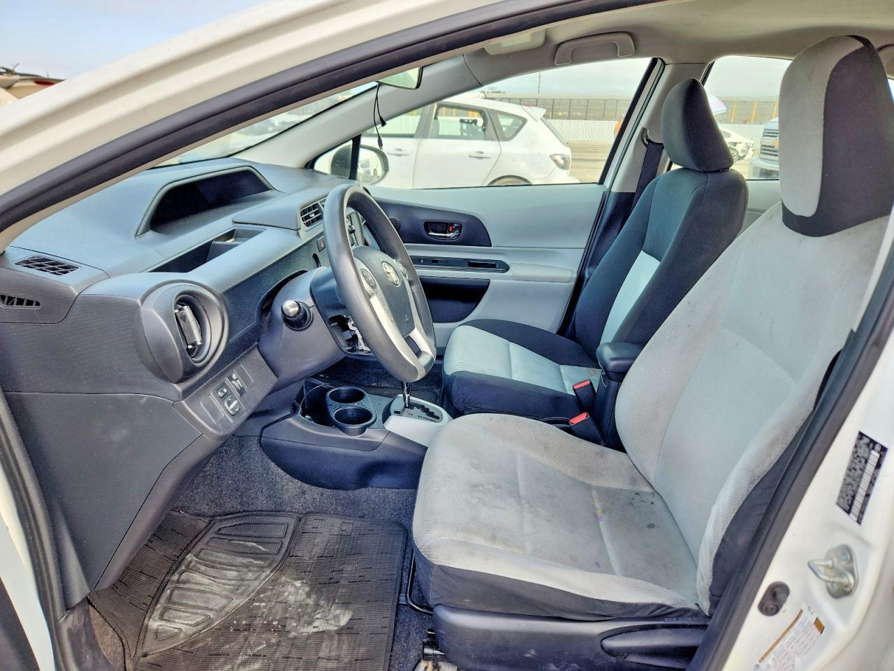 2013 Toyota Prius C Two - Фото 7