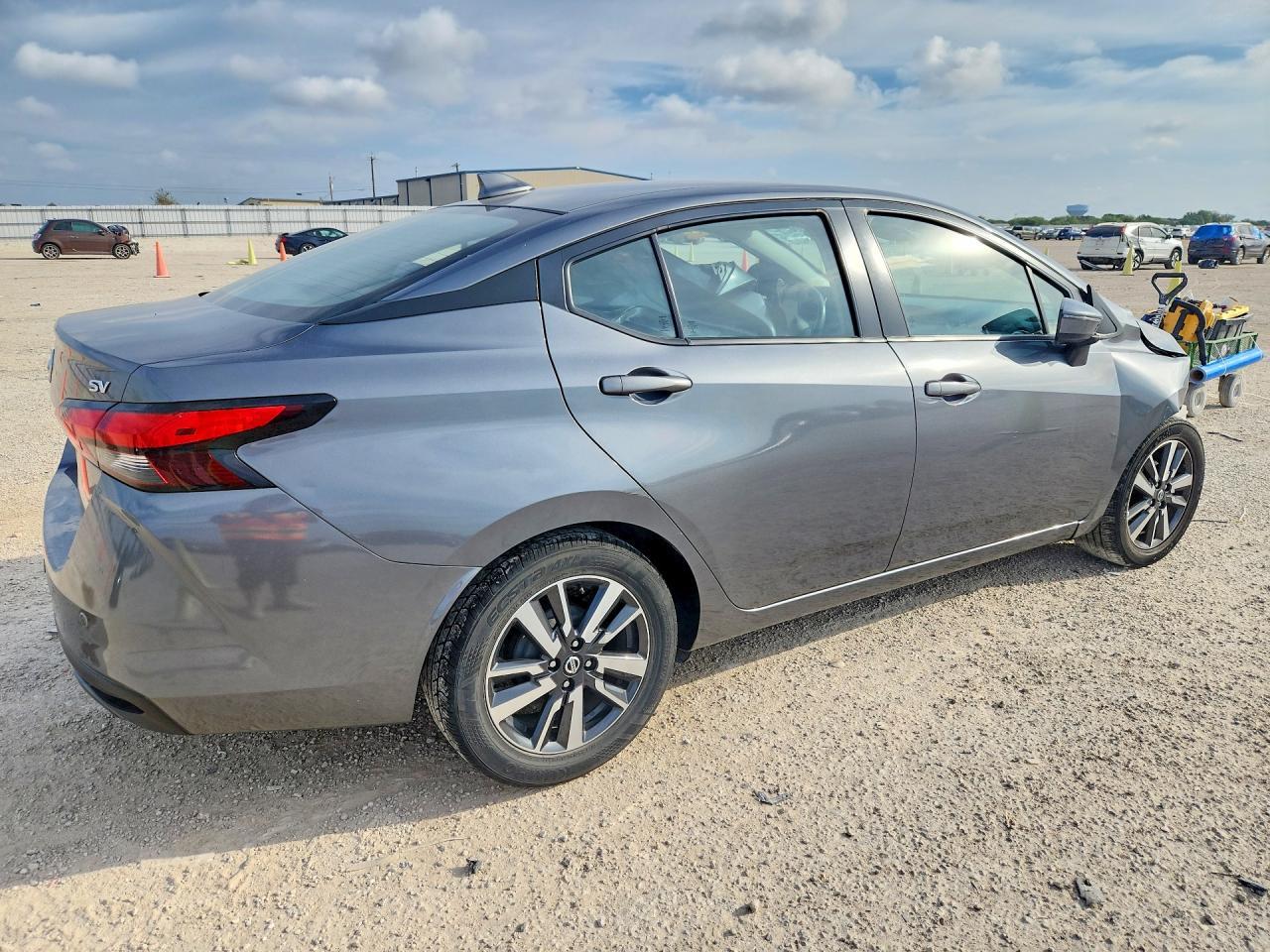 2021 Nissan Versa Sv - Image 3