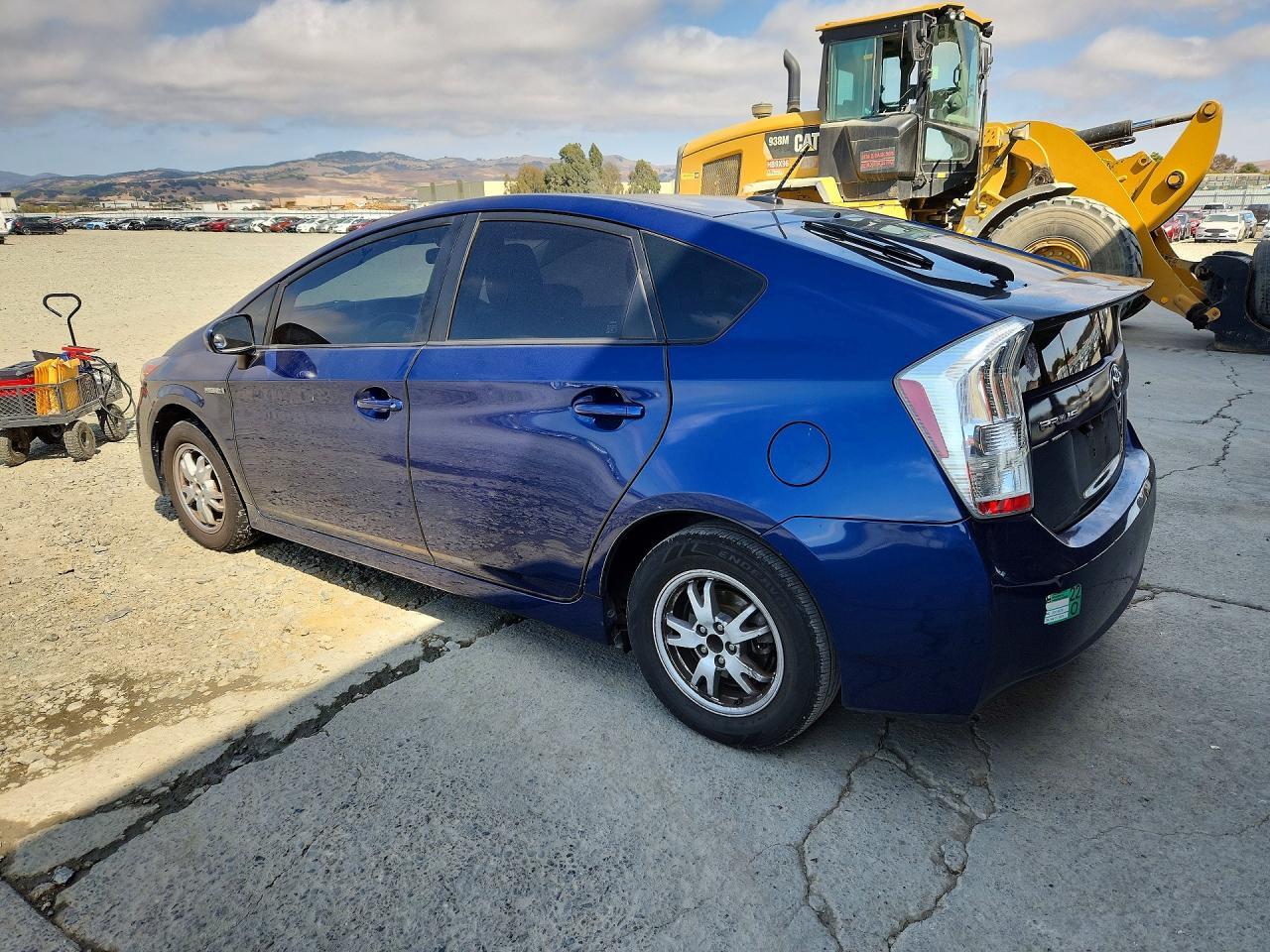 2010 Toyota Prius Iii - Image 2