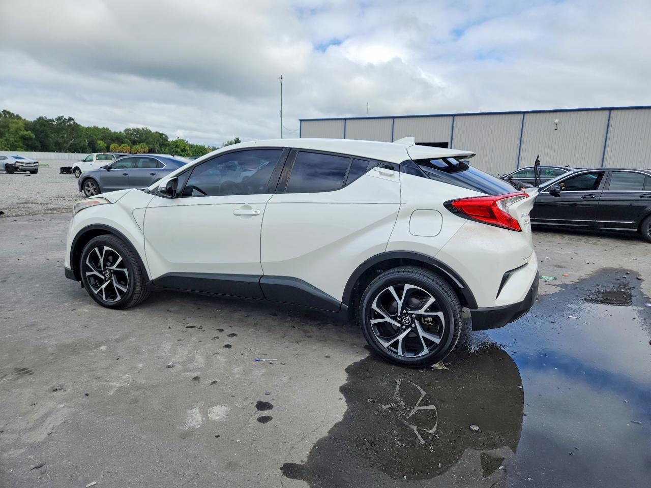 2018 Toyota C-Hr Xle - Image 2