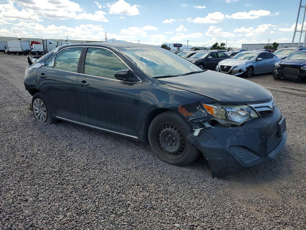 2014 Toyota Camry Le - Фото 4