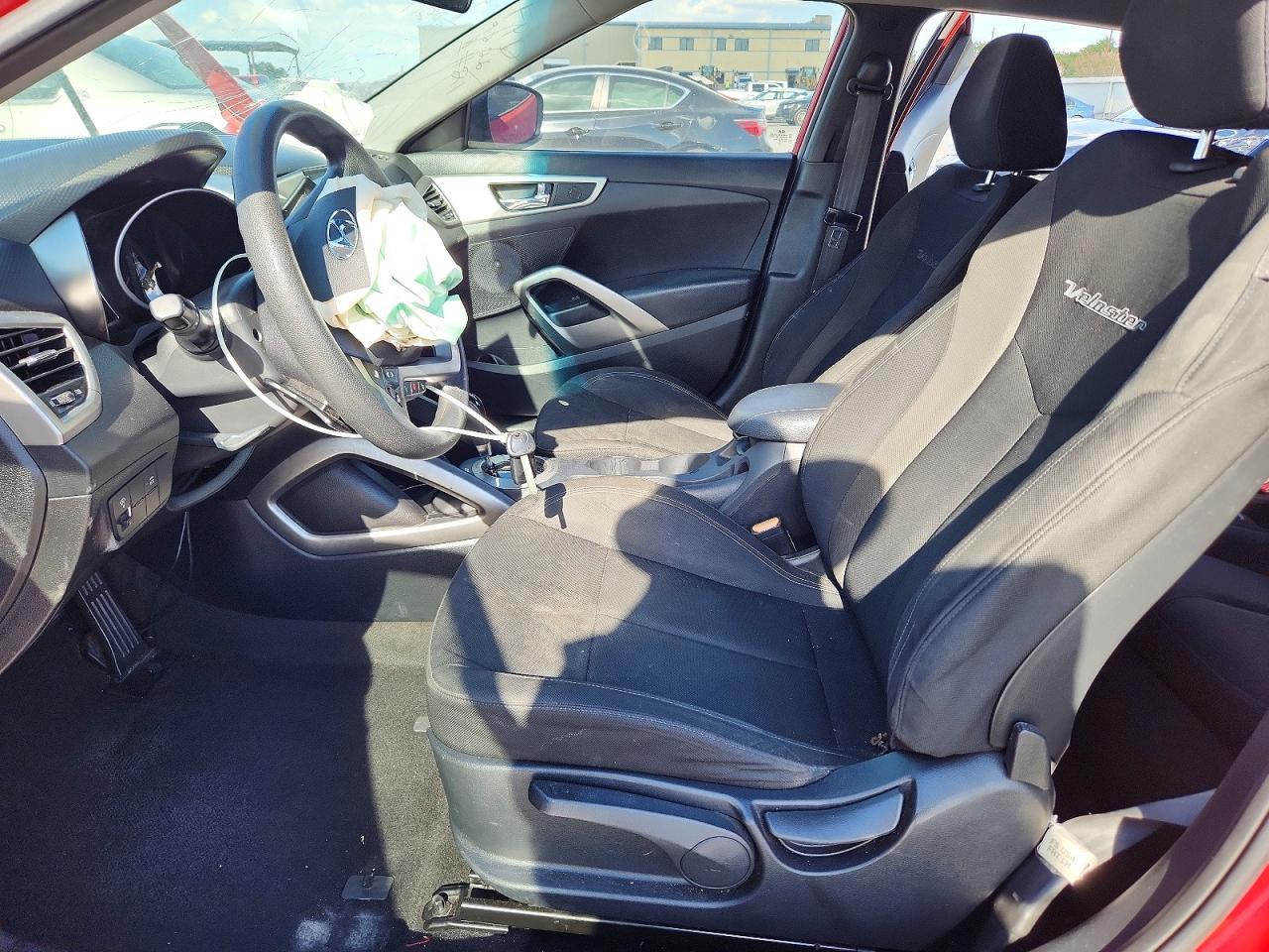 2016 Hyundai Veloster Base - Image 7