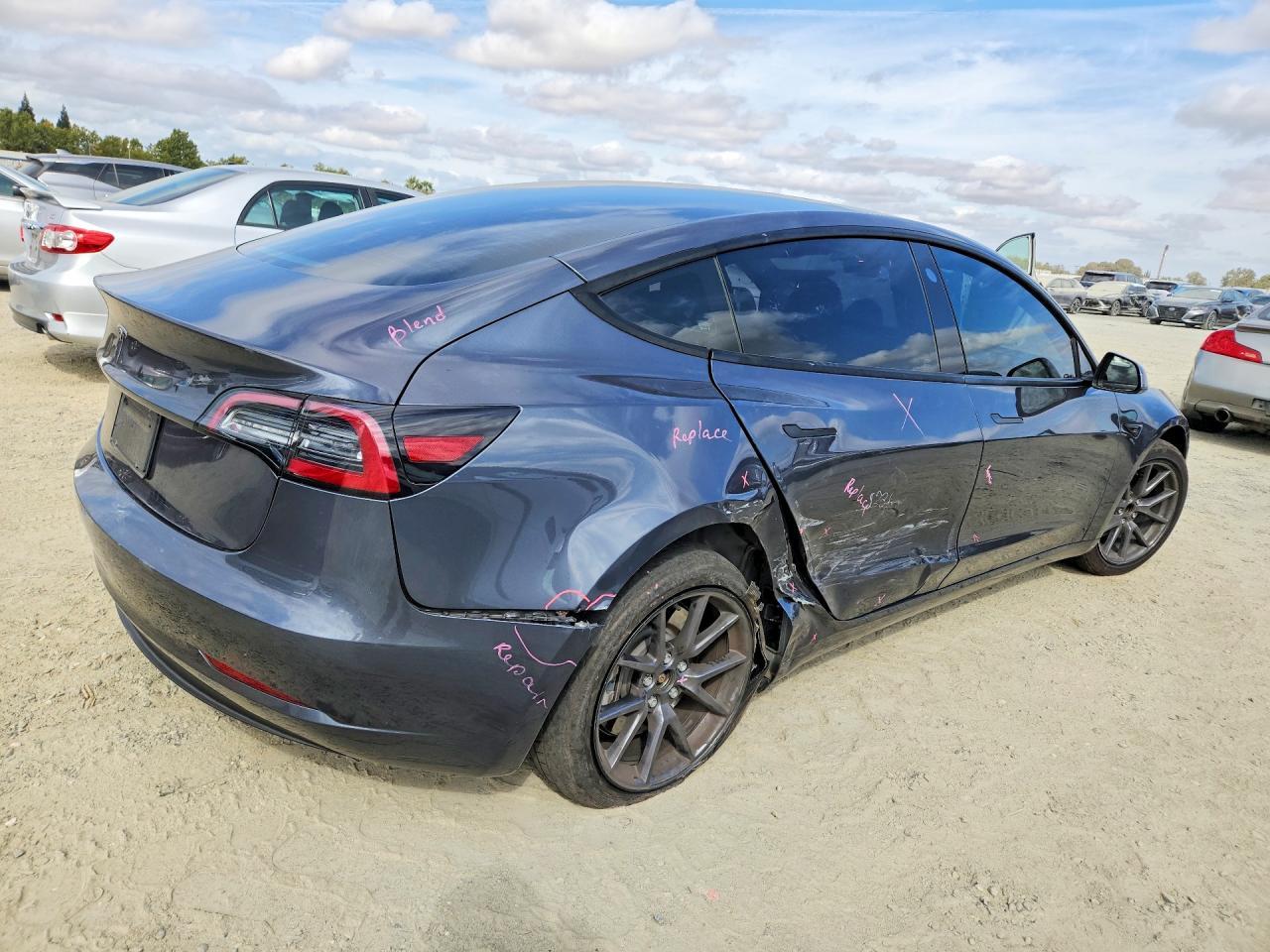 2023 Tesla Model 3 - Фото 3
