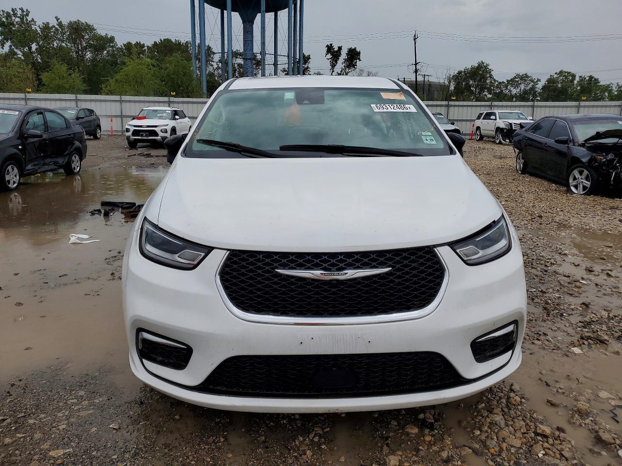 2024 Chrysler Pacifica Hybrid Select - Image 5