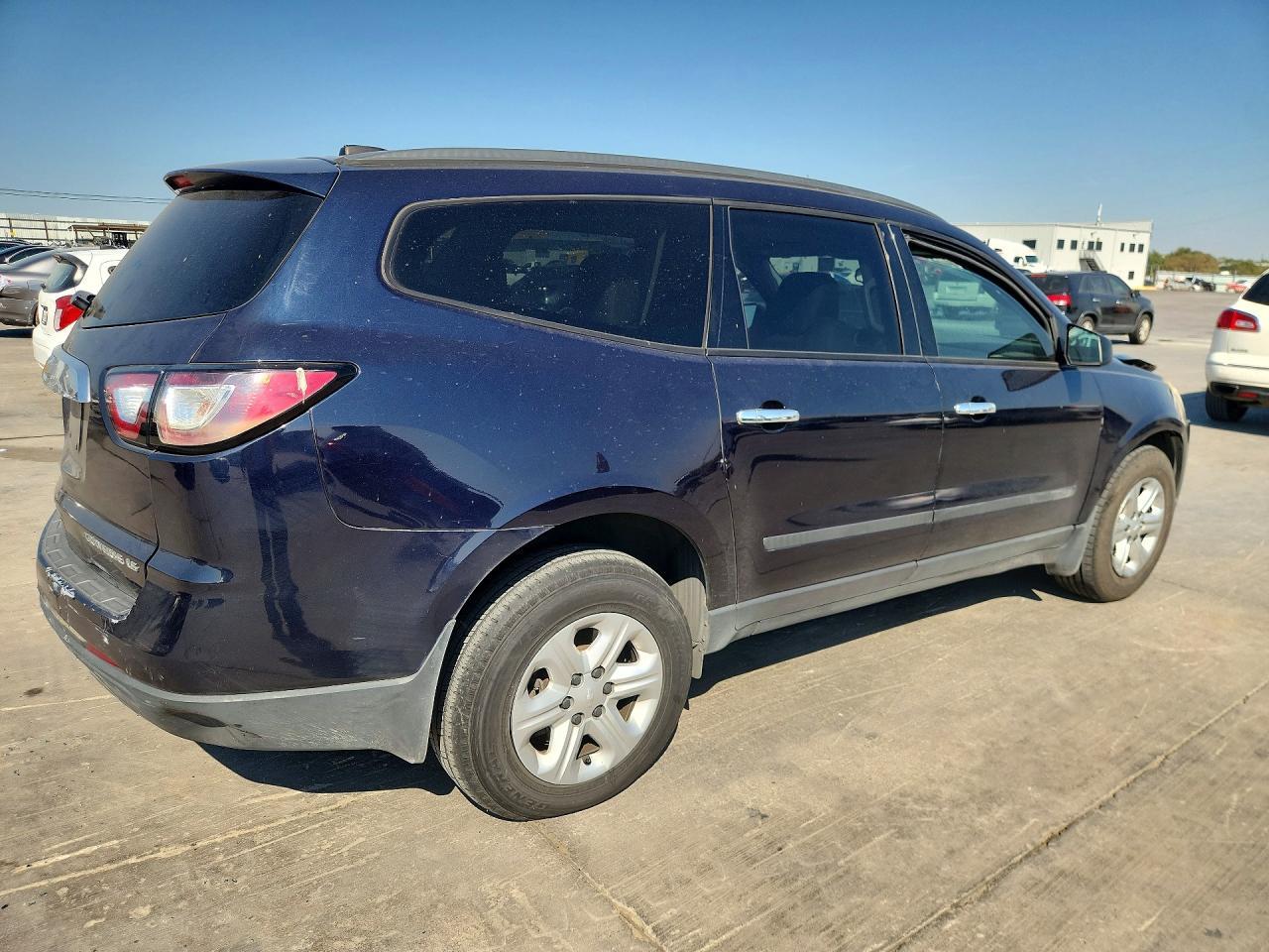 2016 Chevrolet Traverse Ls - Фото 3