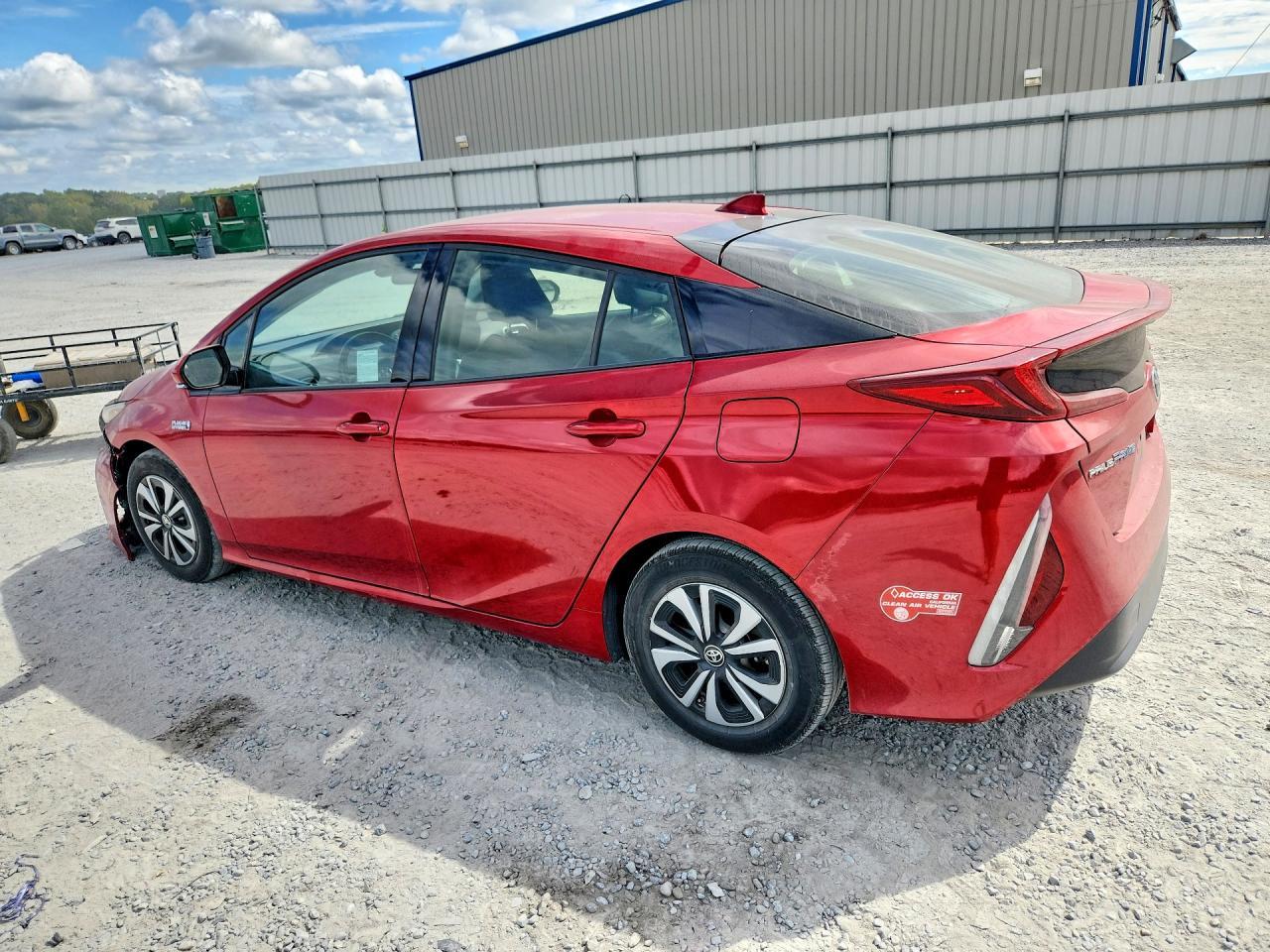 2017 Toyota Prius Prime Premium - Image 2