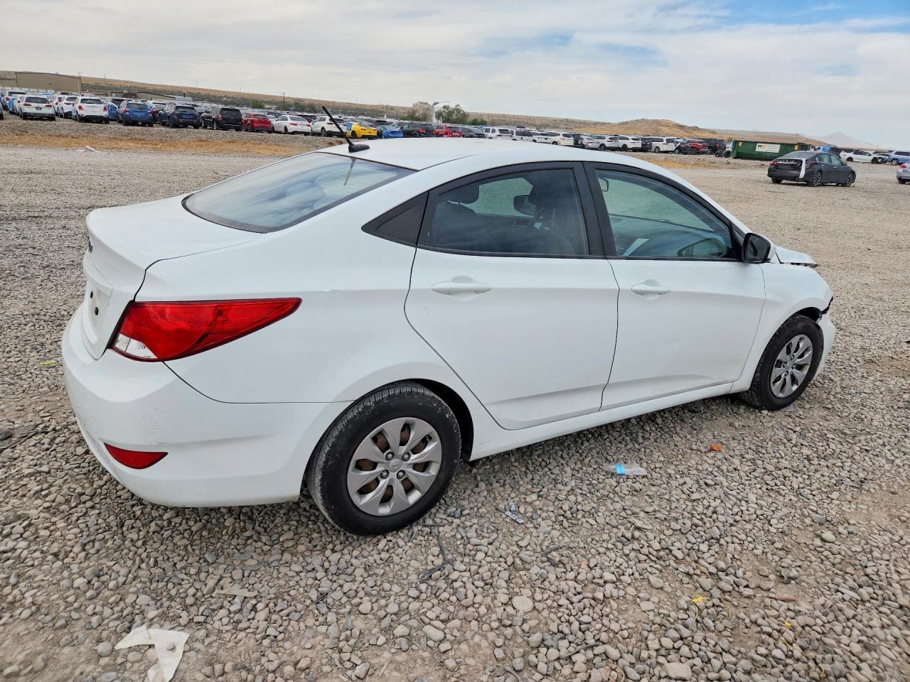 2016 Hyundai Accent Se - Image 3