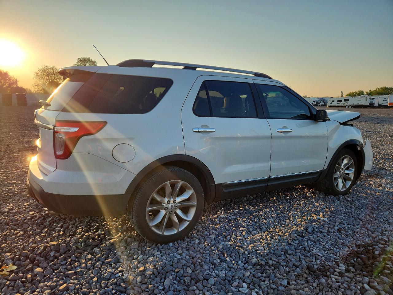2012 Ford Explorer Xlt - Image 3