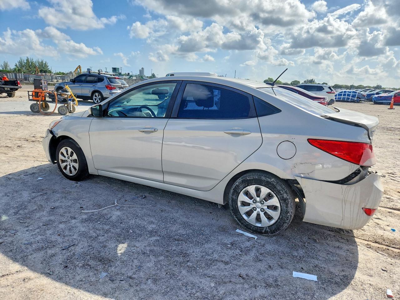 2016 Hyundai Accent Se - Image 2