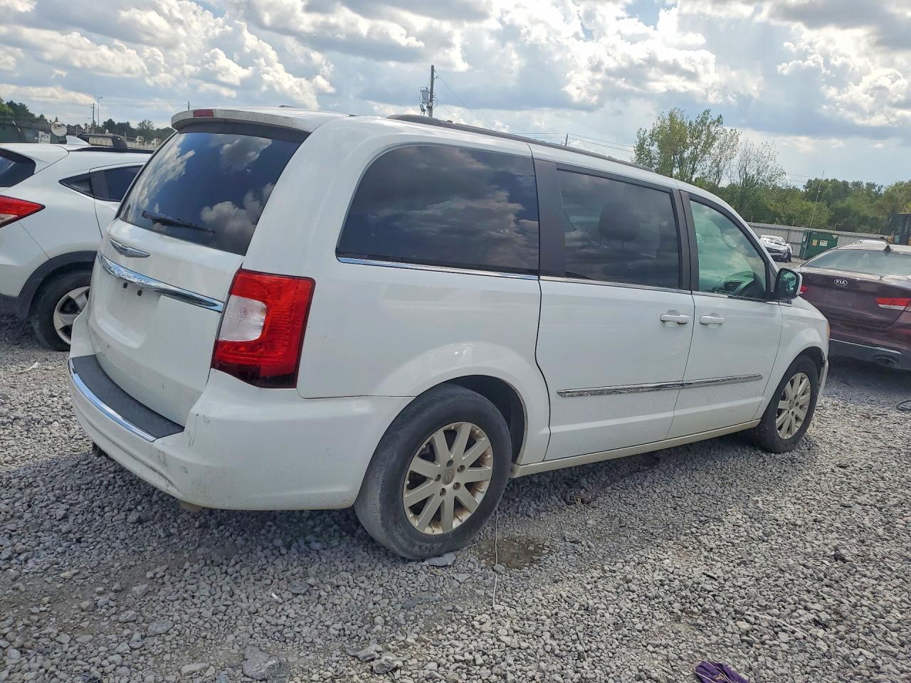 2015 Chrysler Town & Country Touring - Фото 3