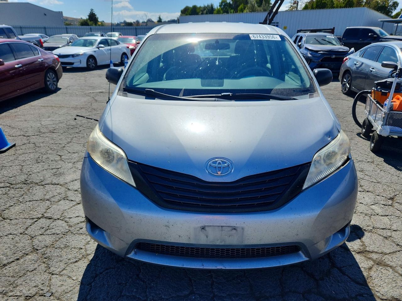 2014 Toyota Sienna L 7-Passenger - Фото 5