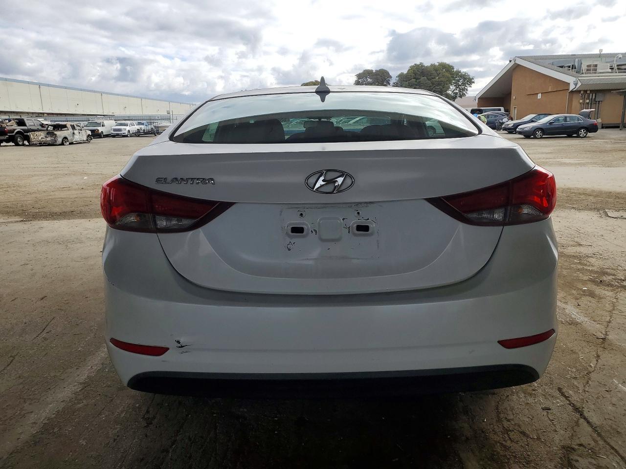 2015 Hyundai Elantra Se - Фото 6