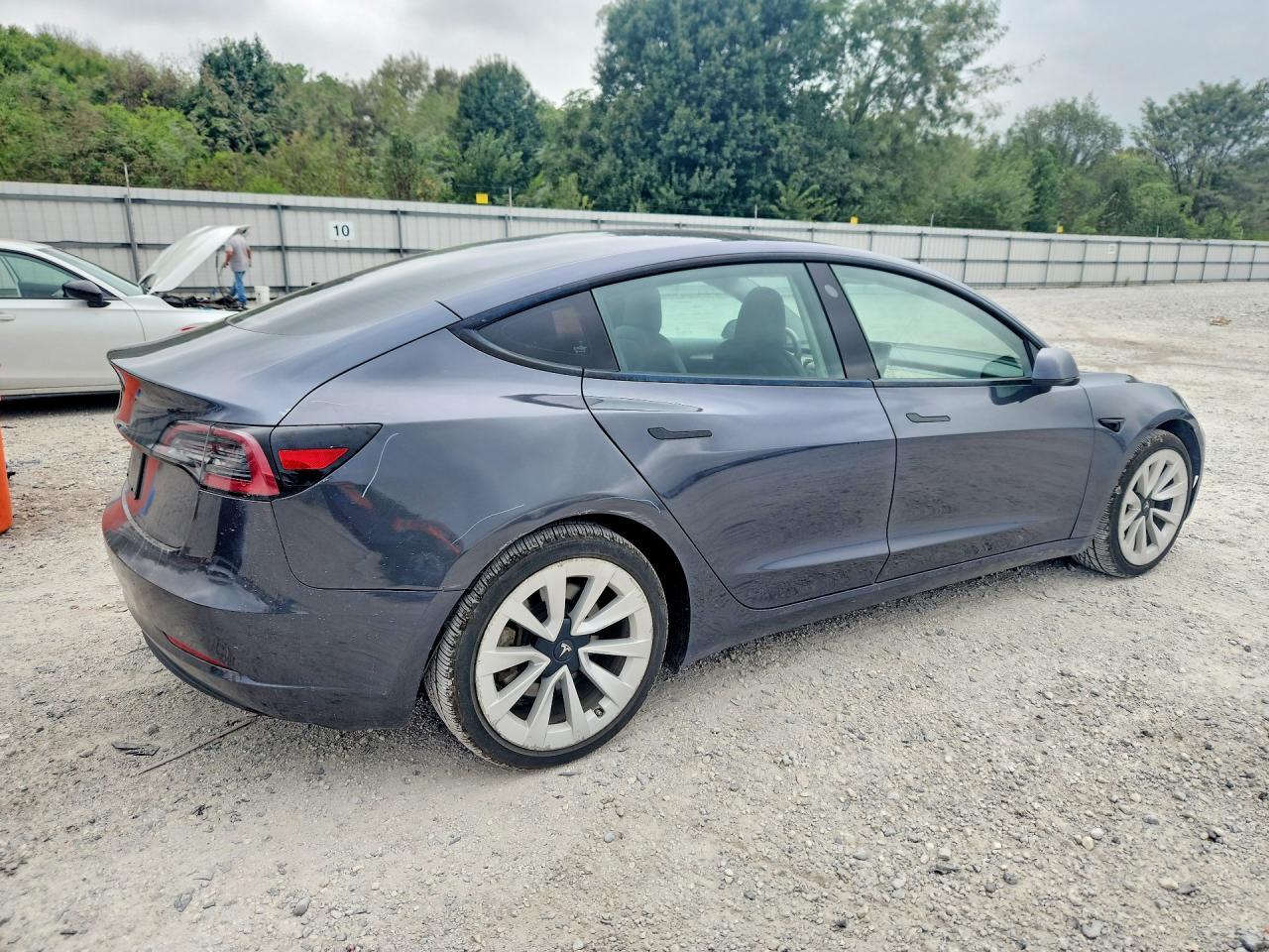 2023 Tesla Model 3 - Фото 3