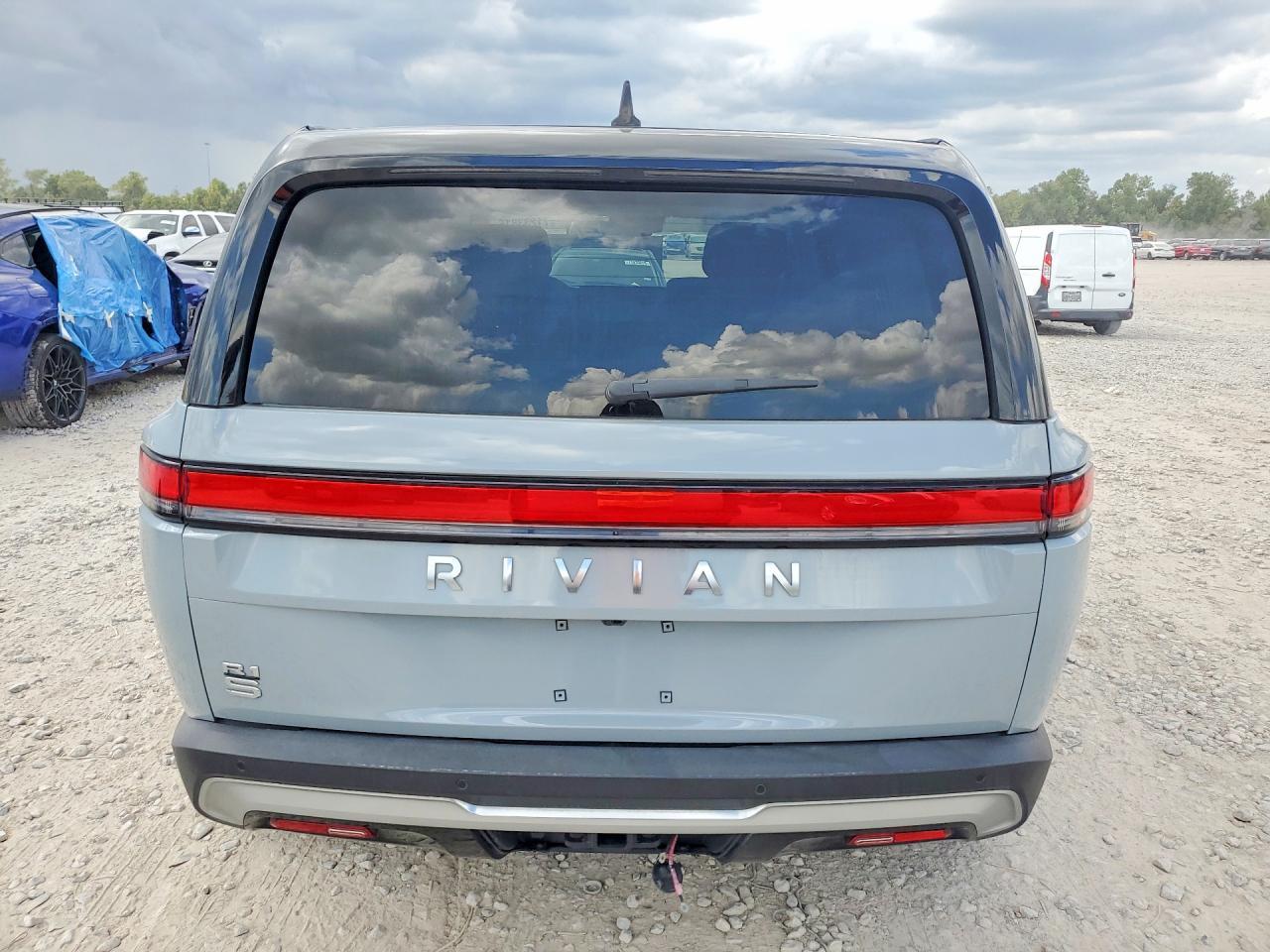 2025 Rivian R1S Adventure - Фото 6