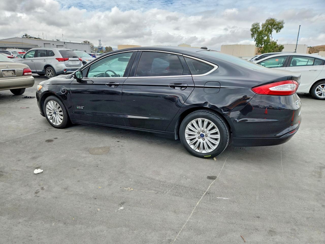 2013 Ford Fusion Se Phev - Фото 2