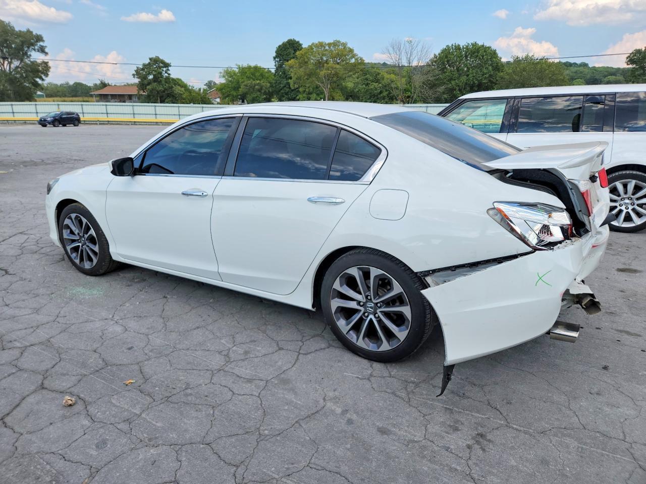 2015 Honda Accord Sport - Image 2