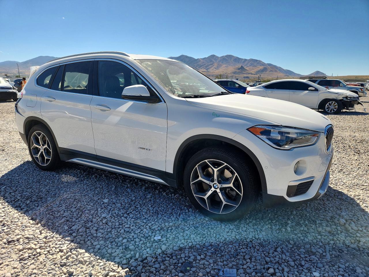 2017 BMW X1 xDrive28I - Фото 4