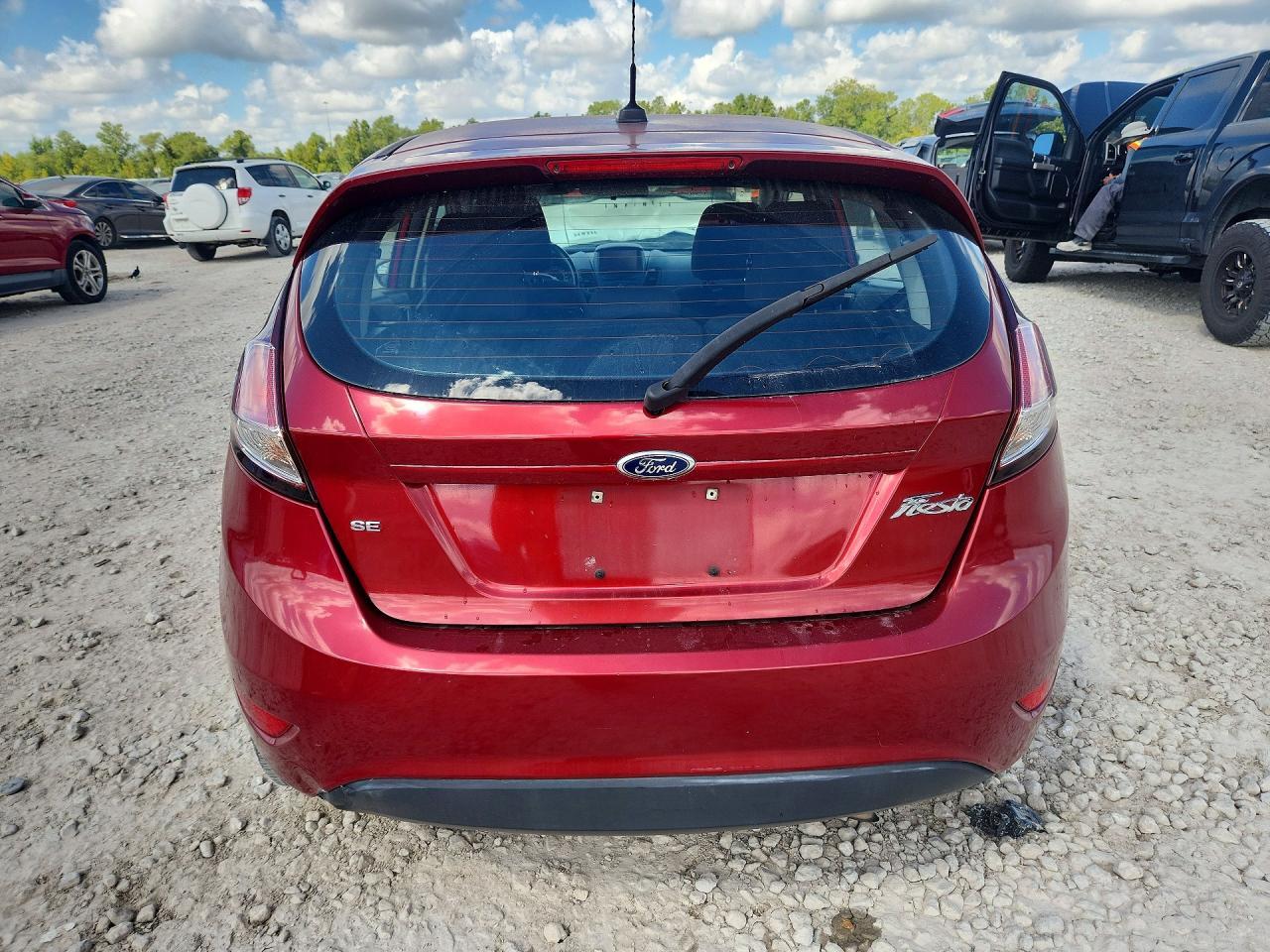 2015 Ford Fiesta Se - Фото 6