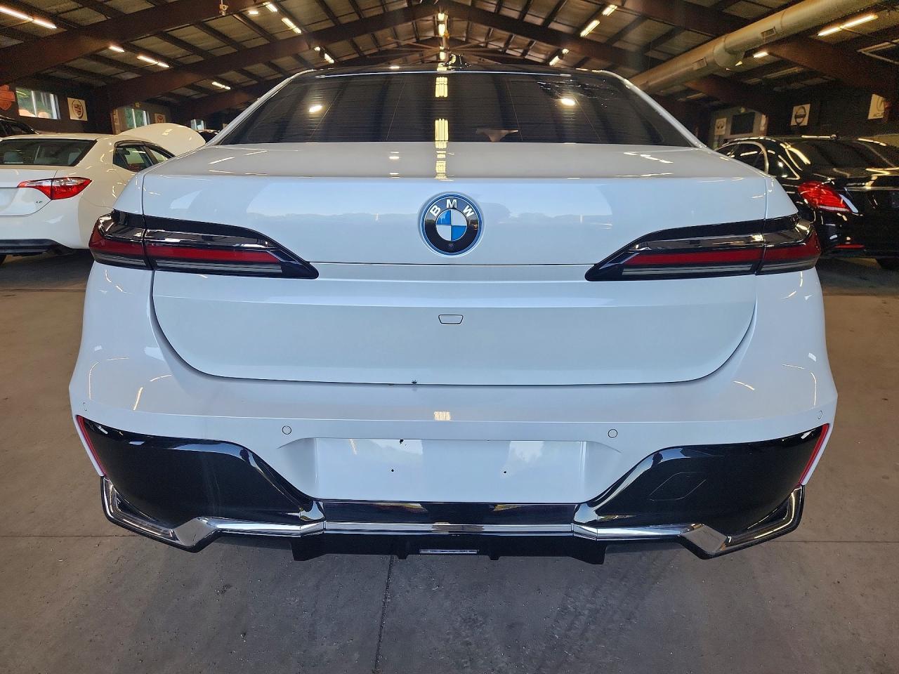 2023 BMW I7 xDrive60 - Фото 6