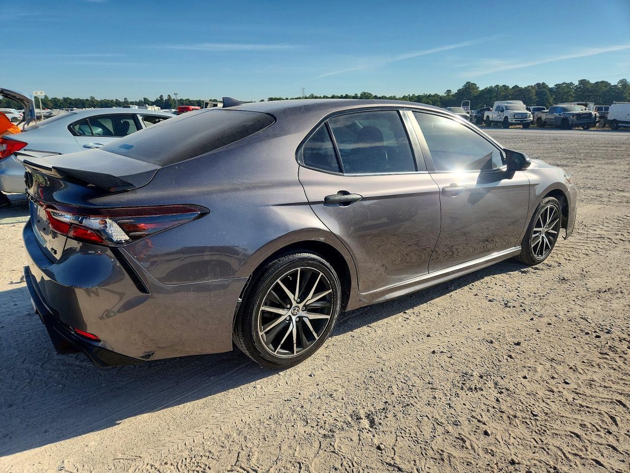 2023 Toyota Camry Se - Фото 3