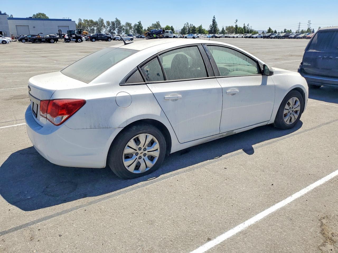 2013 Chevrolet Cruze Ls - Image 3