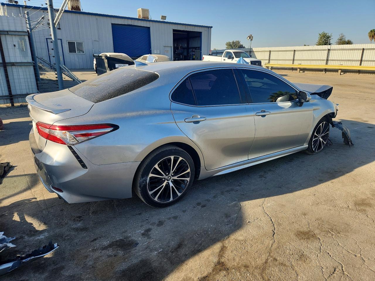 2019 Toyota Camry Se - Фото 3