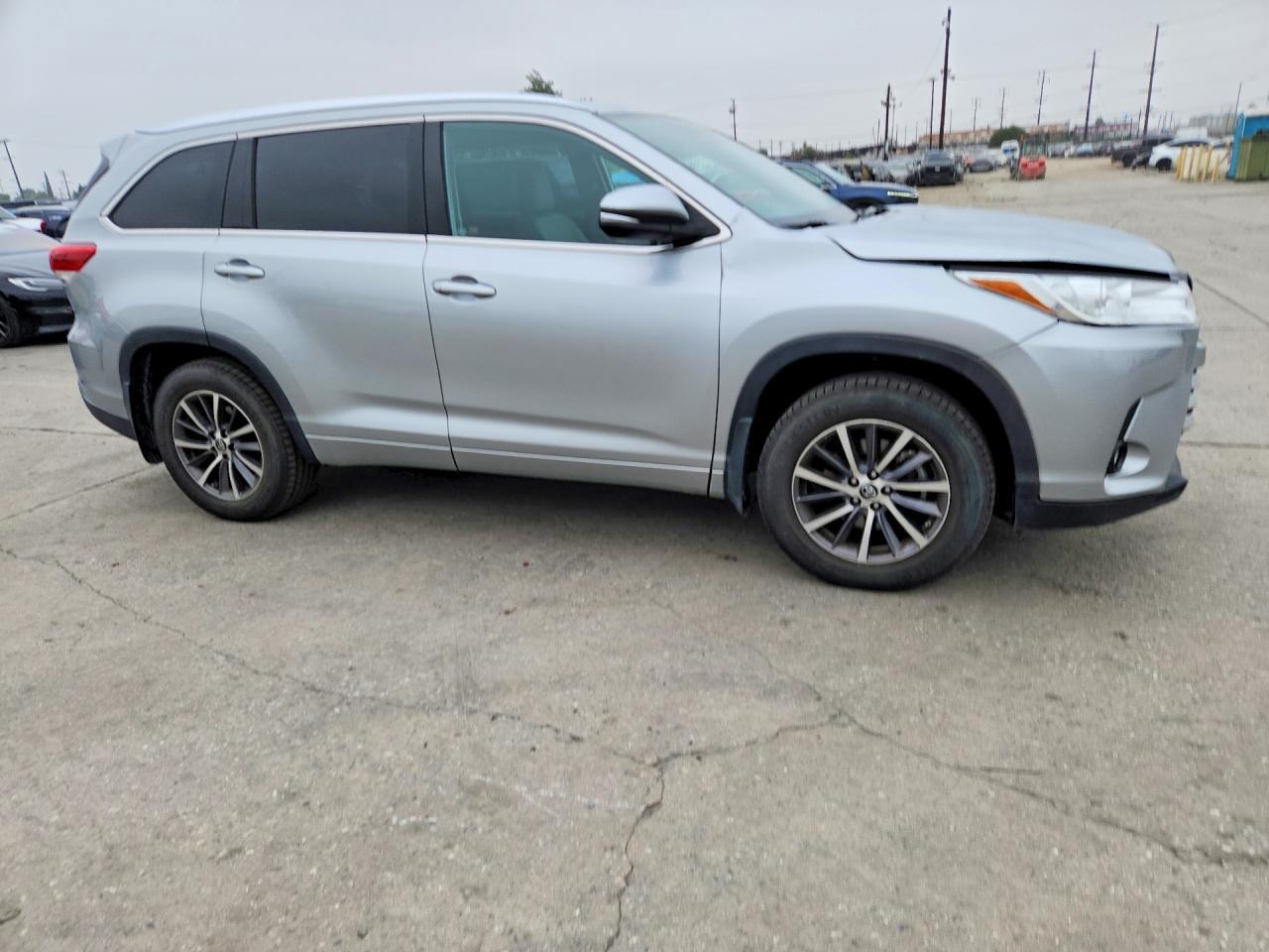 2018 Toyota Highlander Xle - Image 4