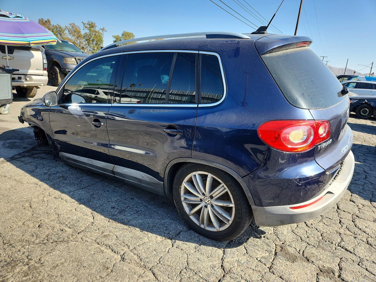 2011 Volkswagen Tiguan S - Фото 2