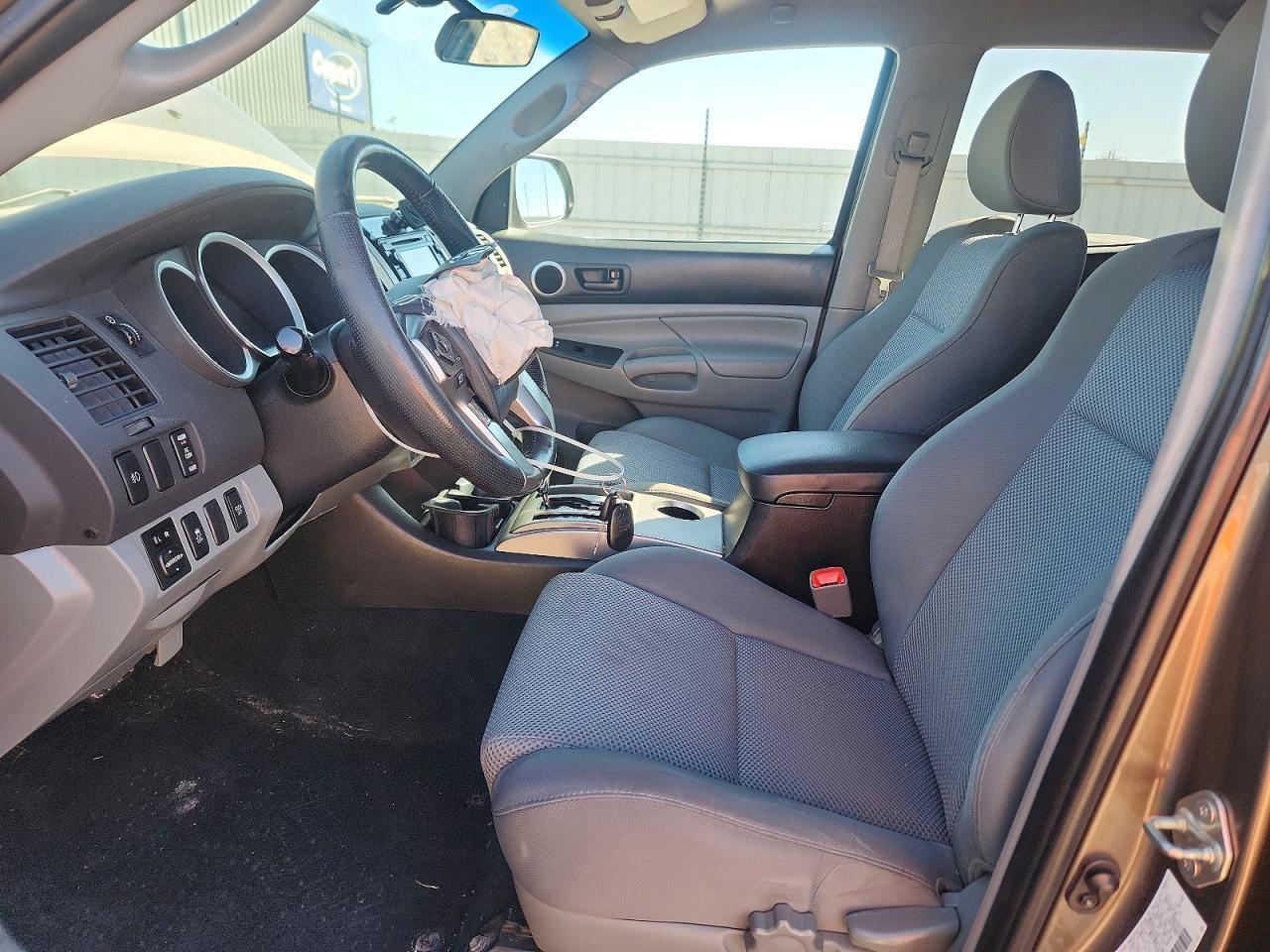 2014 Toyota Tacoma V6 - Image 7