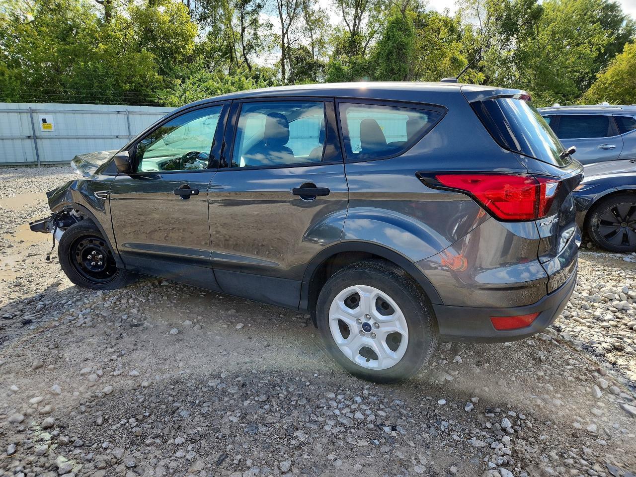 2019 Ford Escape S - Фото 2
