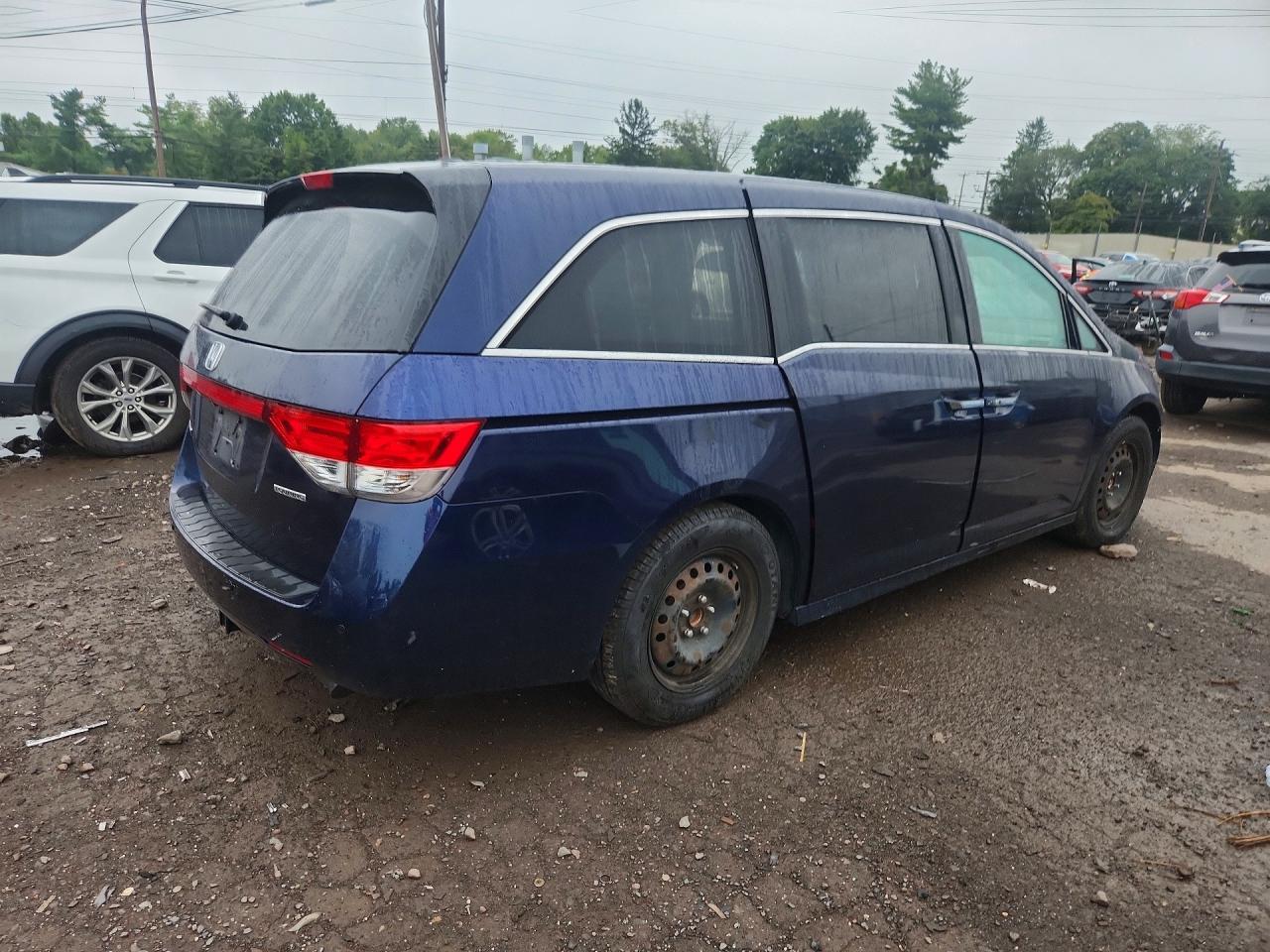 2016 Honda Odyssey Touring - Image 3