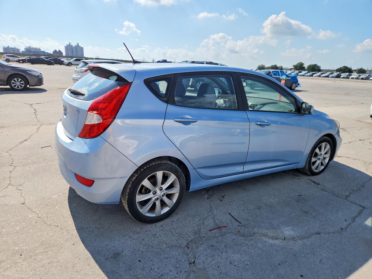 2012 Hyundai Accent Se - Фото 3