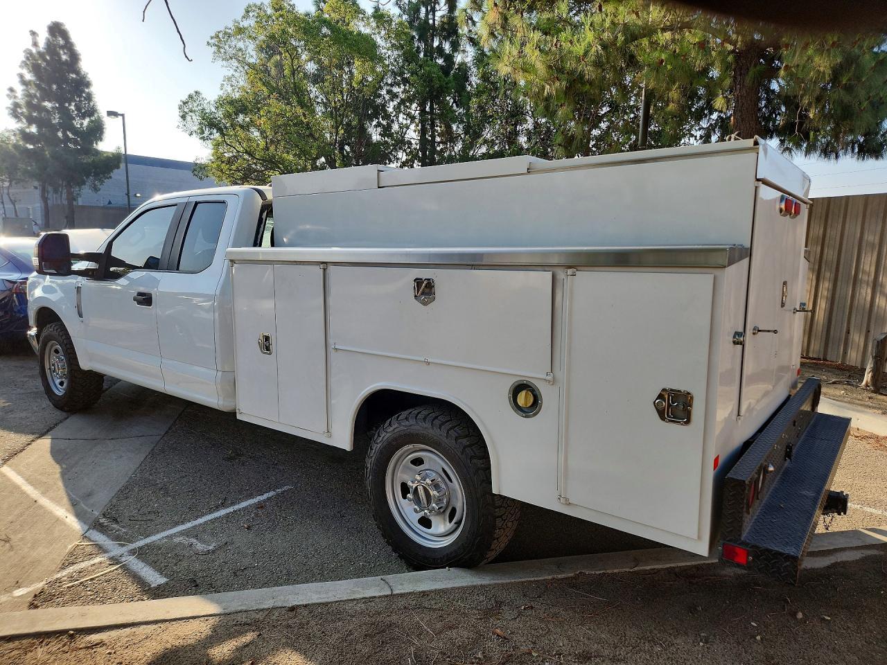 2022 Ford F350 Super Duty - Image 2