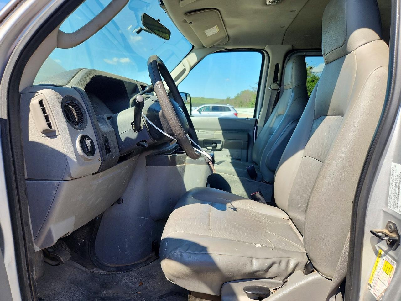 2012 Ford Econoline E350 Super Duty Wagon - Фото 7